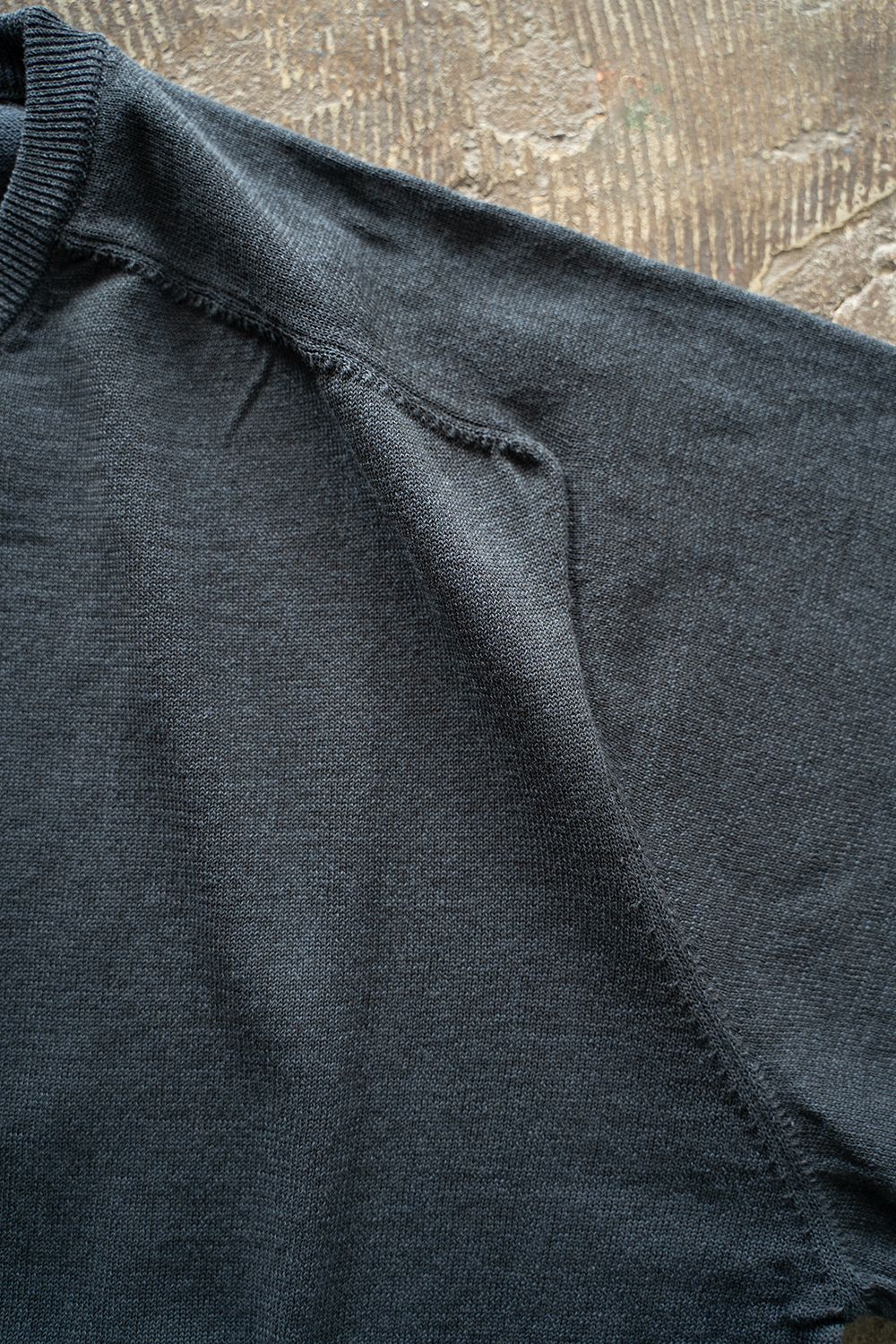 【ラスト1点】【25SS】綿×ポリエステル×リネン12GサドルスリーブニットTee(DUSTY BLUE)