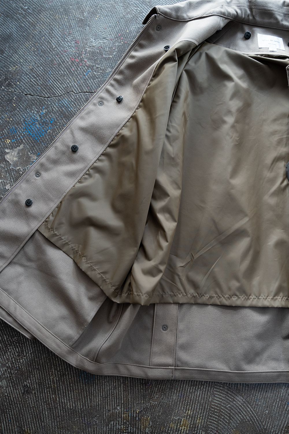 【25AW】コットン×ポリエステルショートブルゾン(GREIGE)