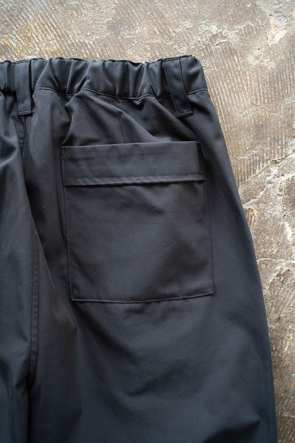 【ラスト1点】【25SS】キュプラ混ツイルインタックイージーパンツ(DARK NAVY)