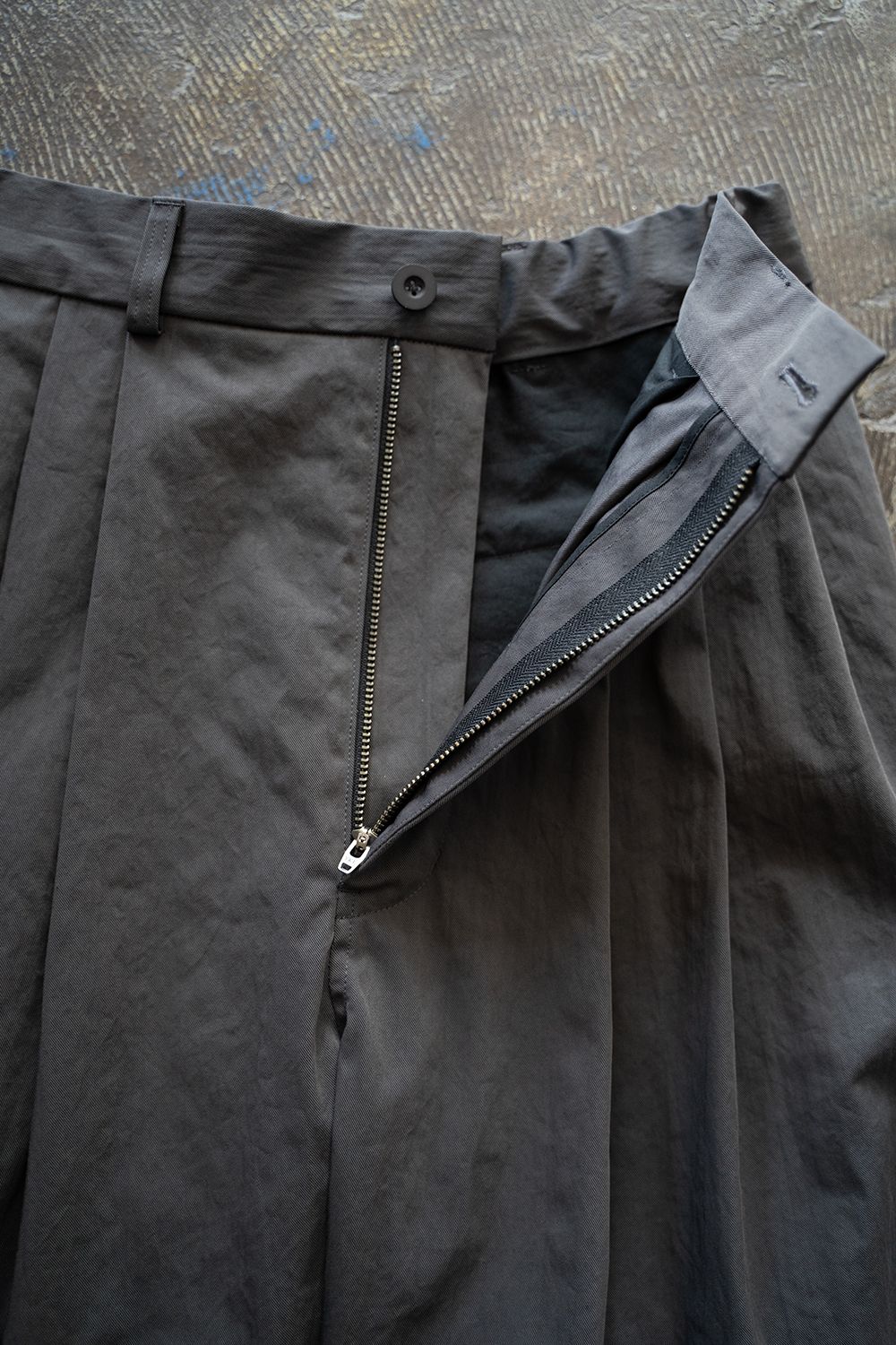 【ラスト1点】【24AW】3 Pleat Nylon Pants(GRAY)