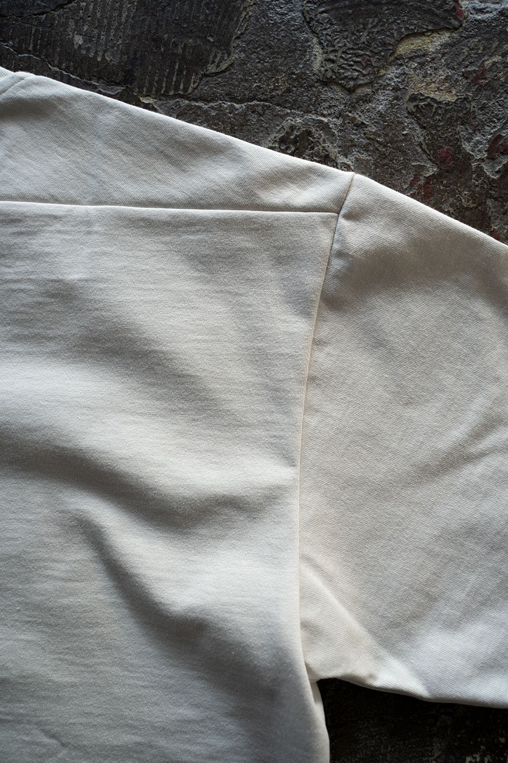 【ラスト1点】【22SS】オーガニックスビンコットンスプリットヨークTシャツ(LIGHT GRAY)
