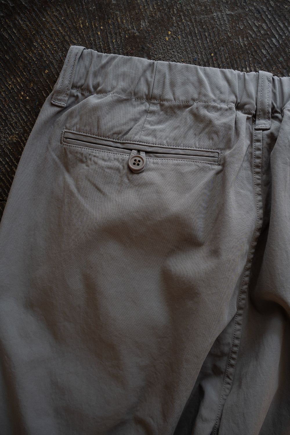 【26SS】ガーメントダイ2タックテーパードパンツ(SMOKE GREY)