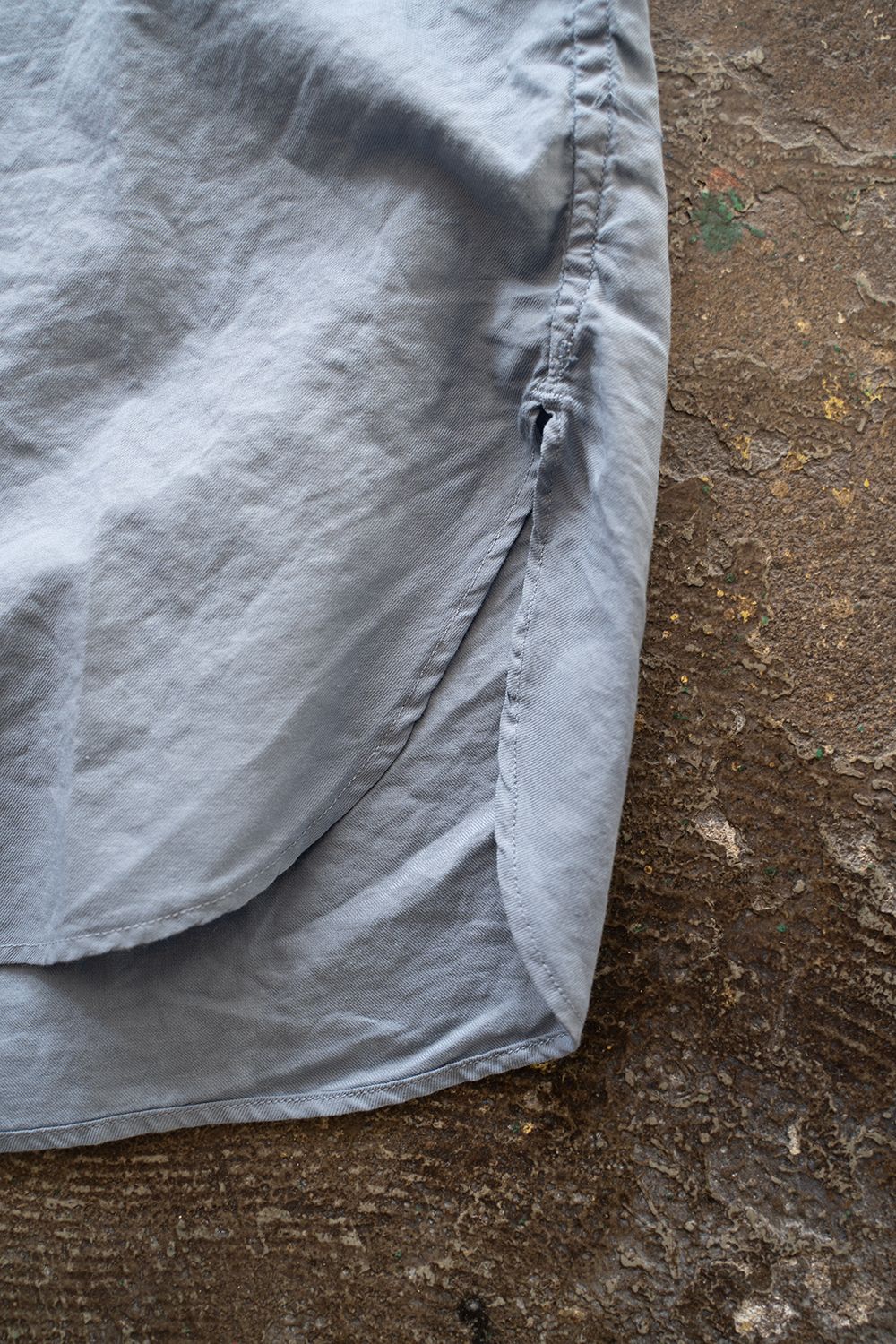 【ラスト1点】【23SS】シルク混両胸ポケットバンドカラーシャツ(BLUE GRAY)