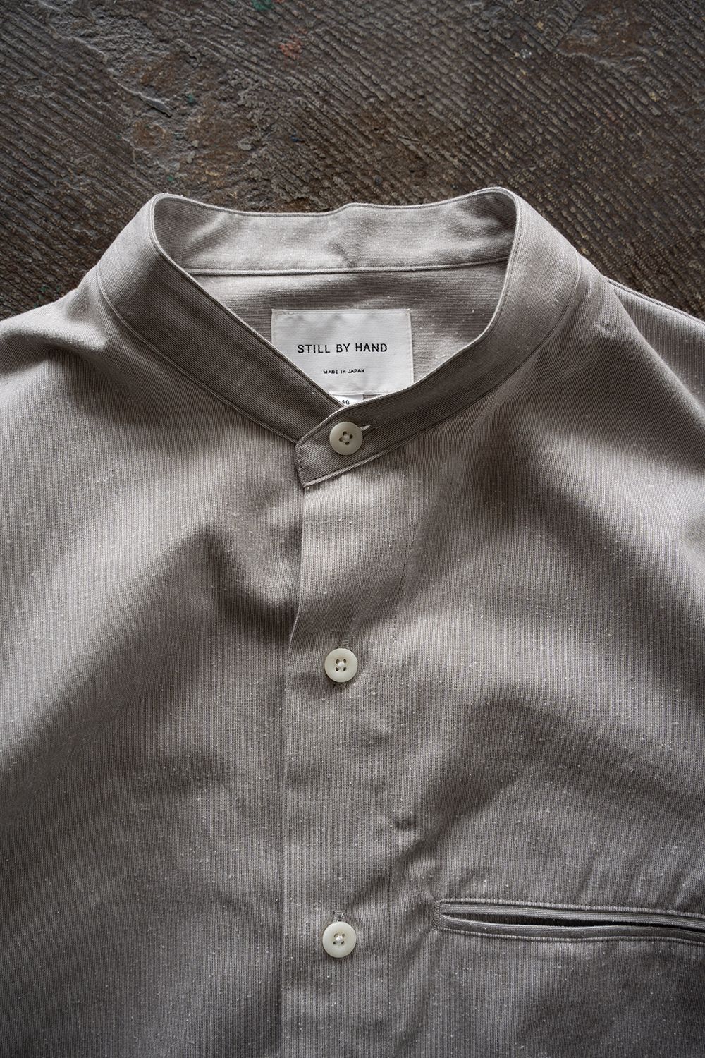 【26AW】コットン×シルクバンドカラーシャツ(GREY)