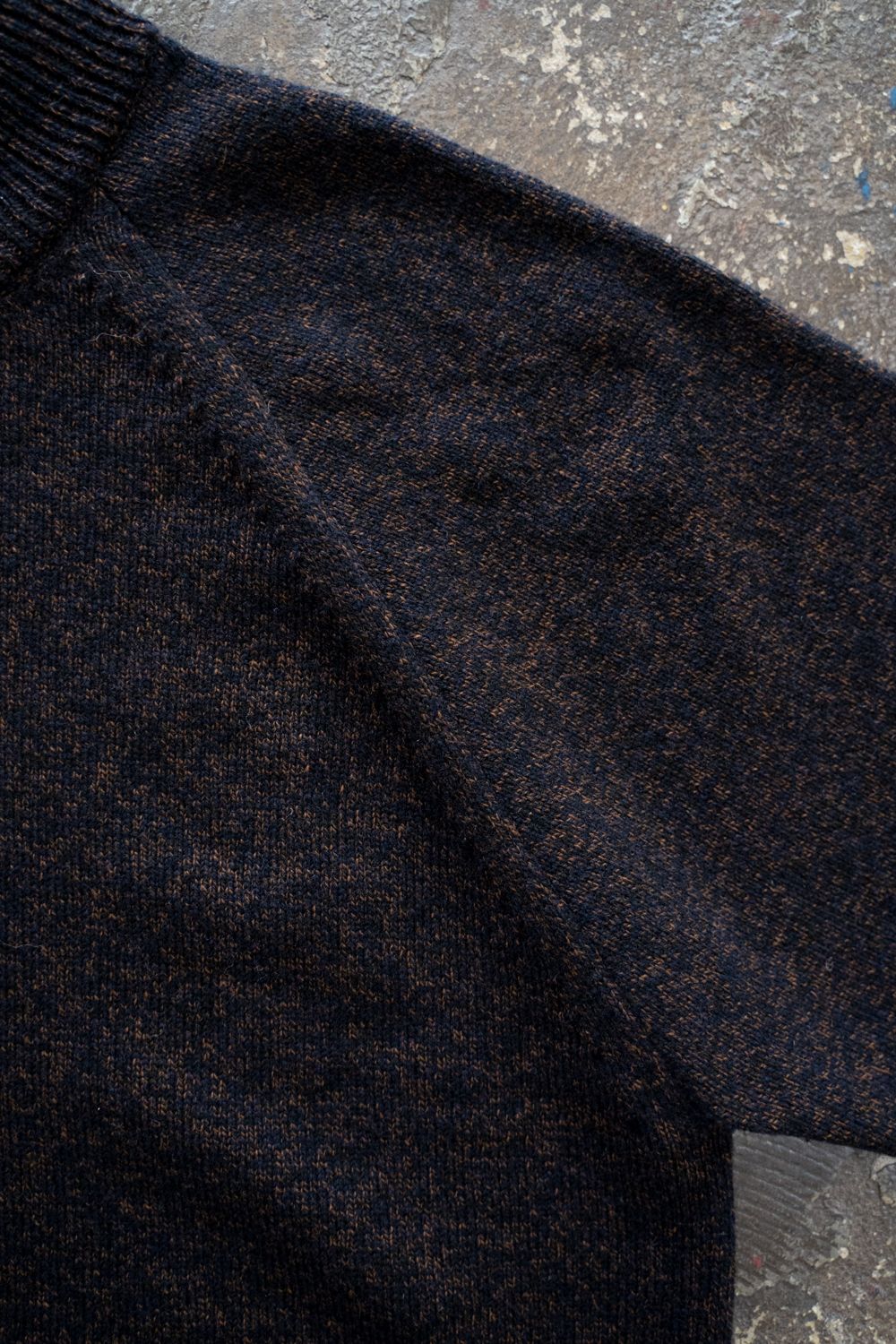 【25AW】モックネックメランジニット(MELANGE NAVY)
