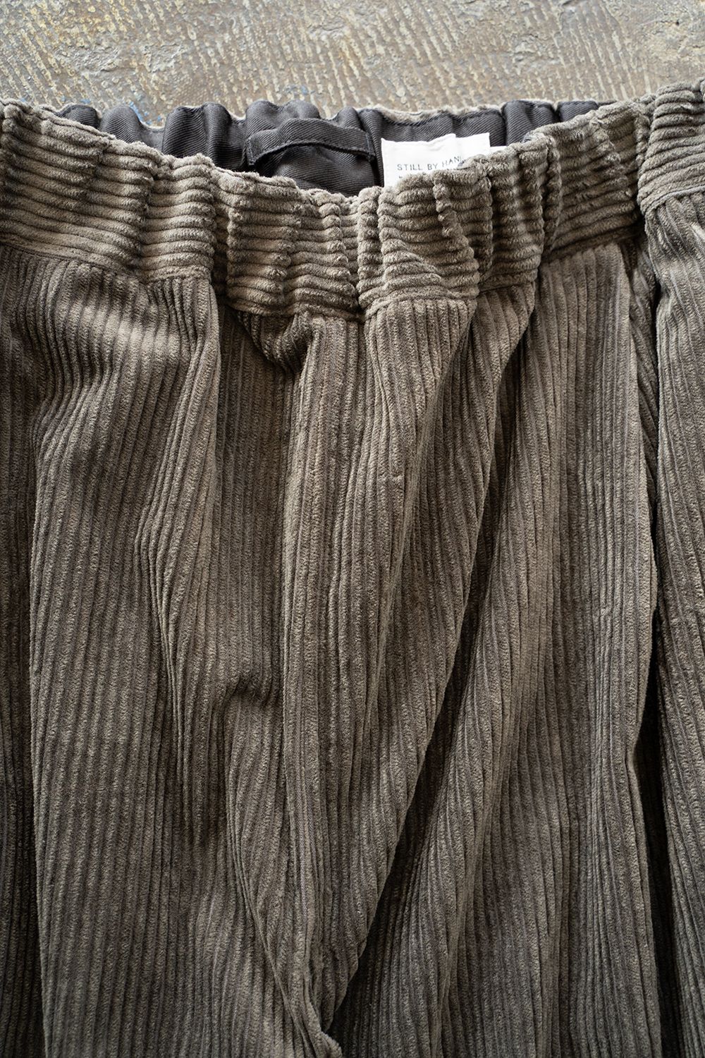 【25AW】綿×レーヨンコーデュロイイージーパンツ(KHAKI BROWN)