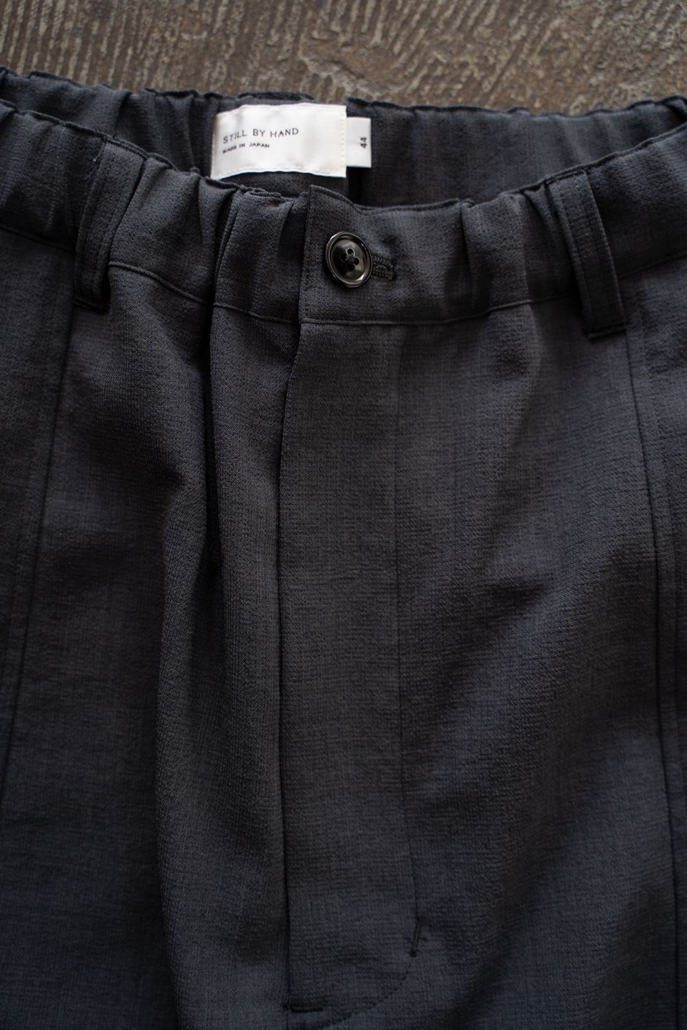 【256SS】ディープタックポリエステルワイドテーパードパンツ(CHARCOAL)