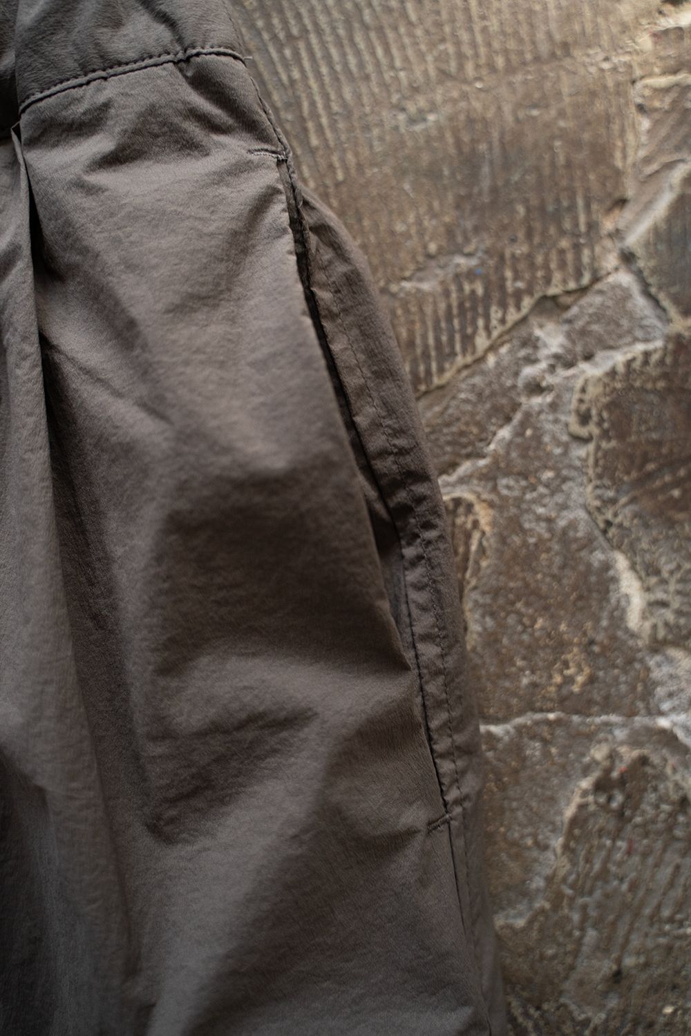 【ラスト1点】【25SS】ストレッチナイロンイージーパンツ(CHARCOAL BROWN)