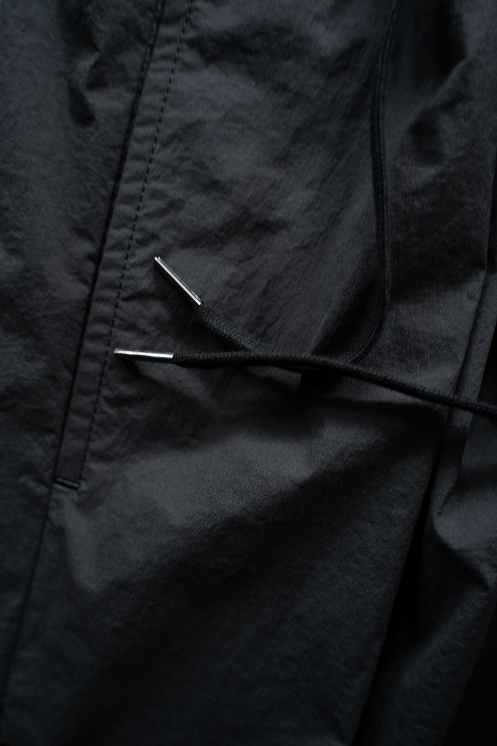 【26SS】ストレッチナイロンテーパードパンツ(CHARCOAL)