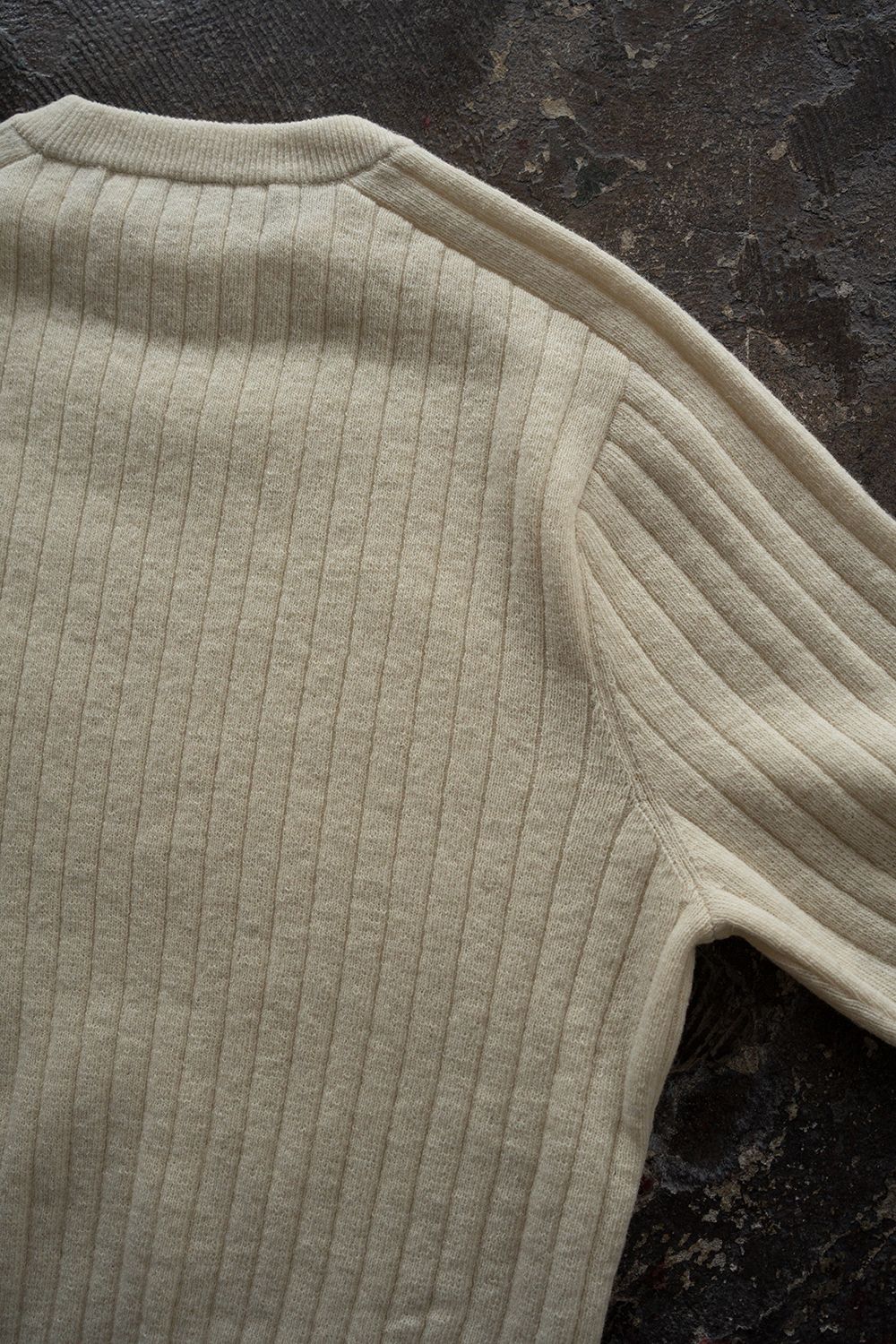 Hard twisted Shetlandwool RIB saddle shoulder crew neck sweater(WHITE)
