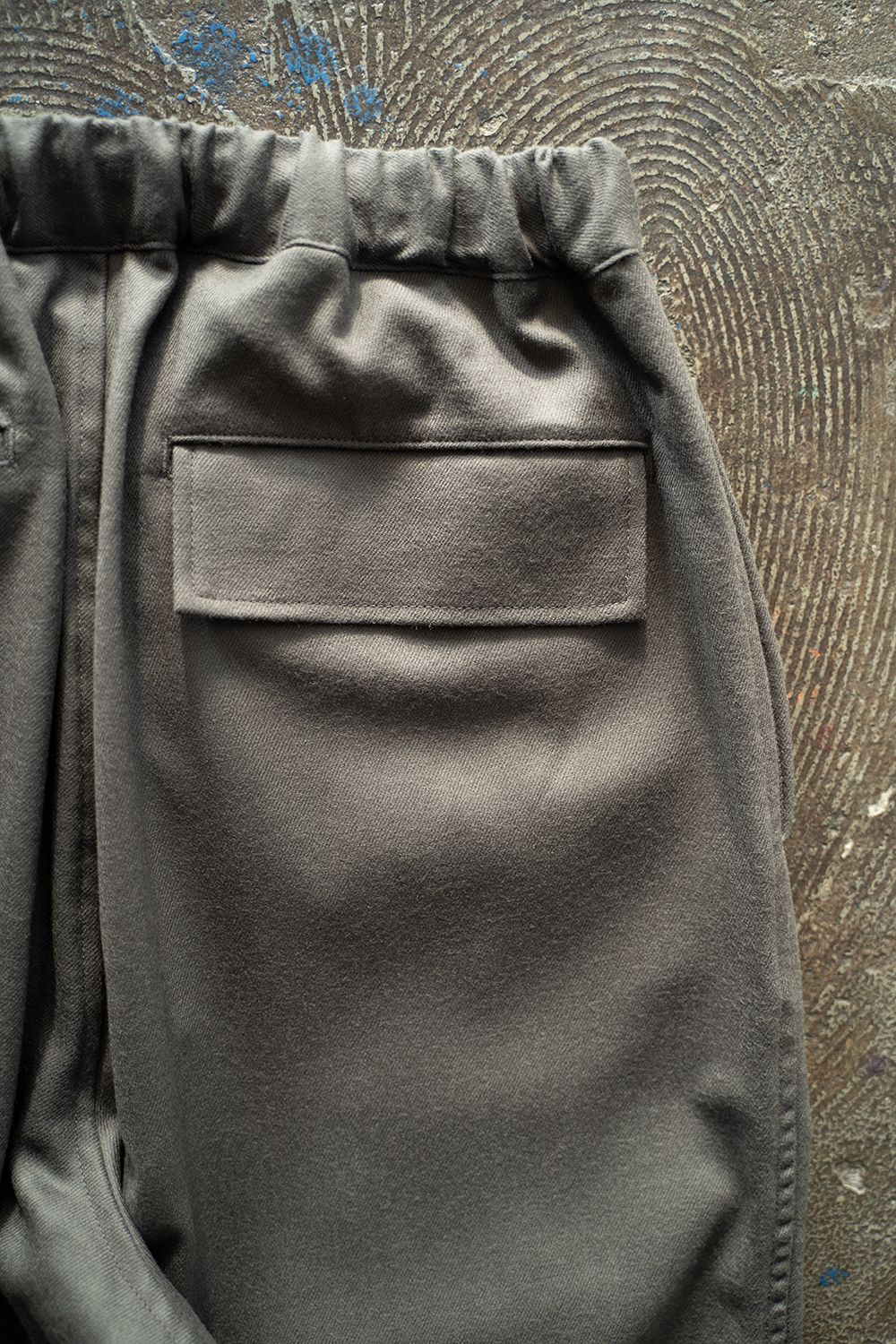 【25AW】サキソニーイージーパンツ(GREIGE)