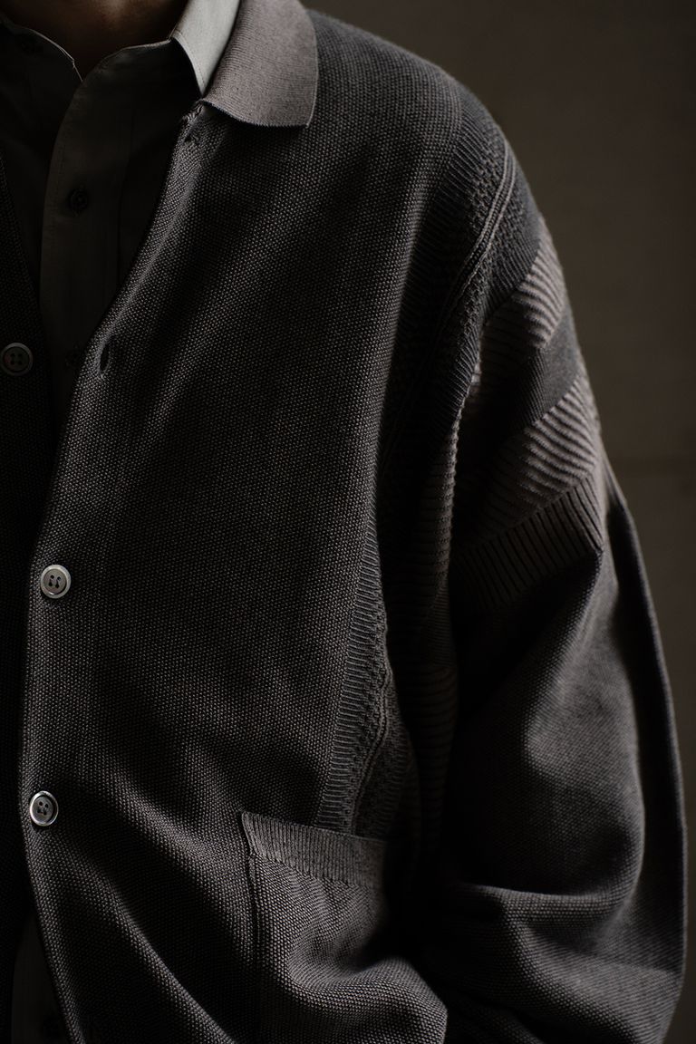 176cm、60kgの細身体型でサイズ2を着用しております。