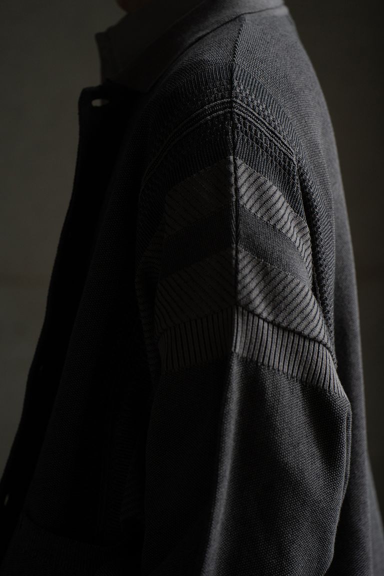 176cm、60kgの細身体型でサイズ2を着用しております。