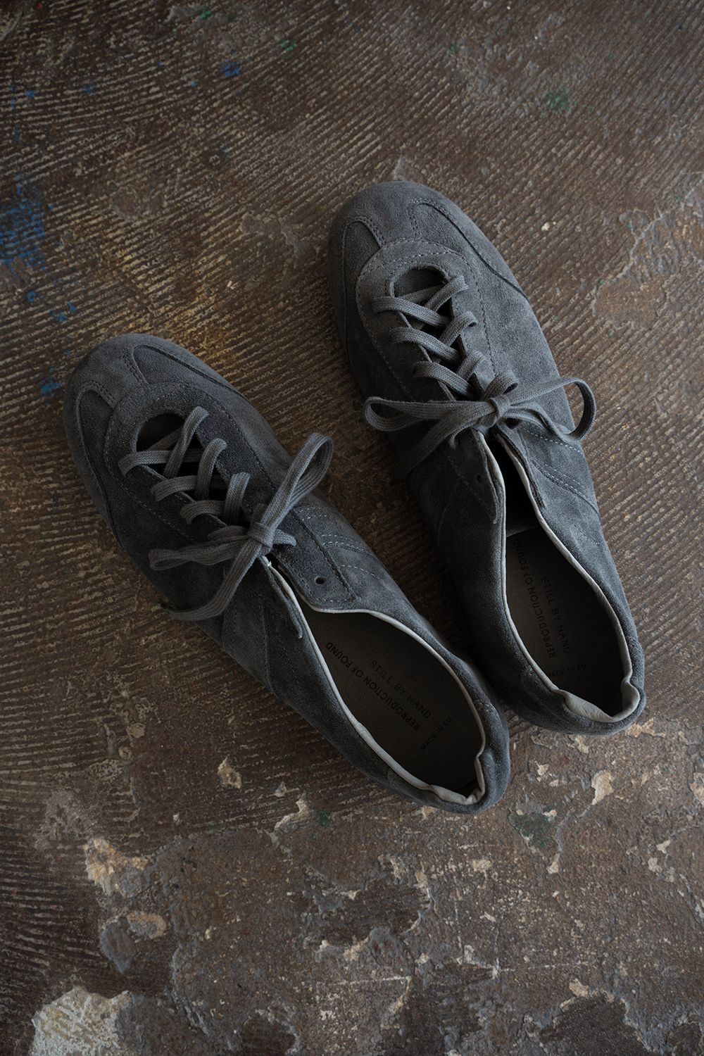 【26AW】REPRODUCTION OF FOUND×STILL BY HAND Sneaker '26 スウェードスニーカー(CHARCOAL)