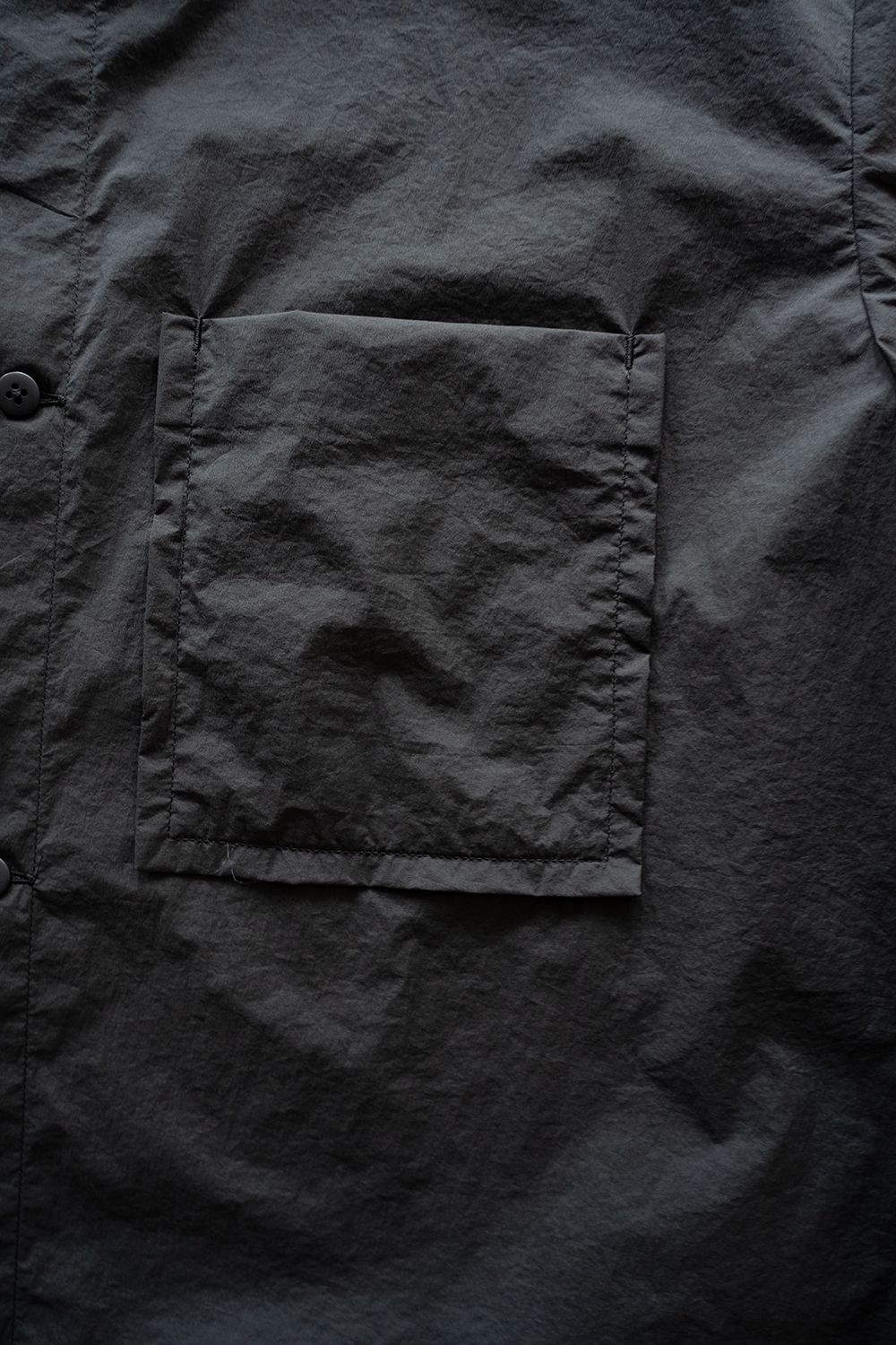 【26SS】ストレッチナイロン半袖シャツ(CHARCOAL)