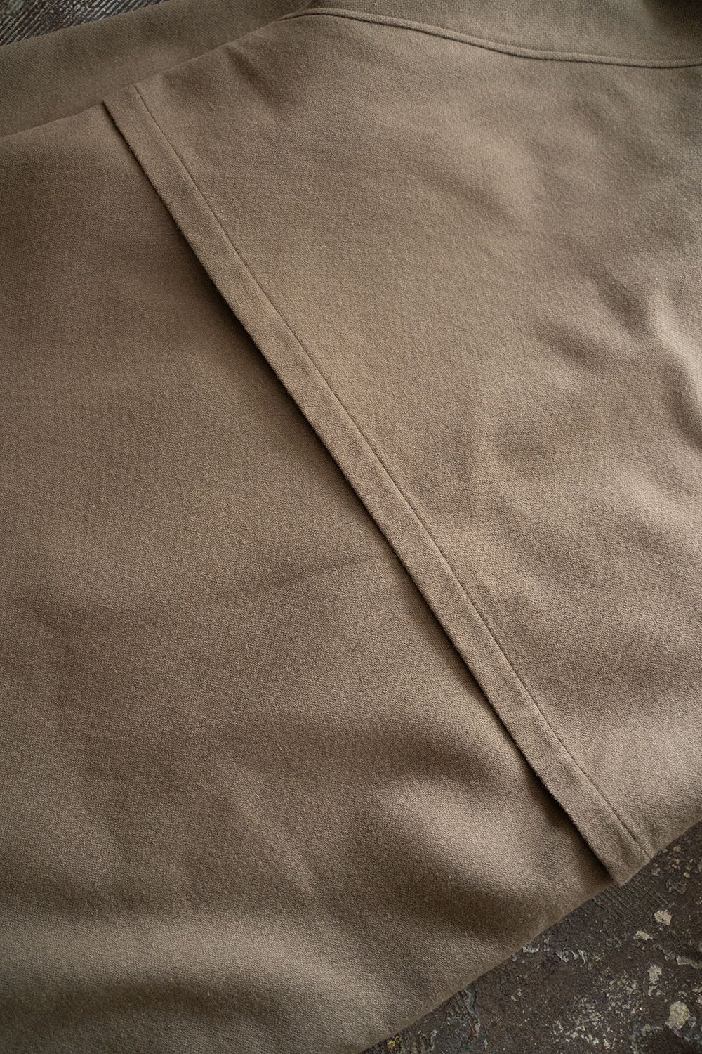 【25AW】ウール×ナイロンステンカラーコート(KHAKI BEIGE)