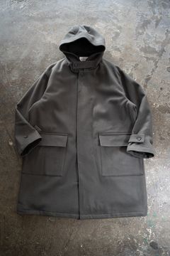 【ラスト1点】【24AW】ラムウールメルトンフードコート(KHAKI GRAY)