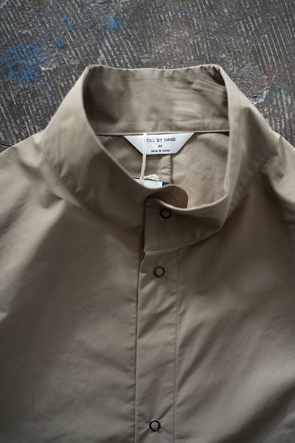 STILL BY HAND - 【ラスト1点】【24SS】撥水ポリエステルアノラックブルゾン(KHAKI BEIGE) | Salty