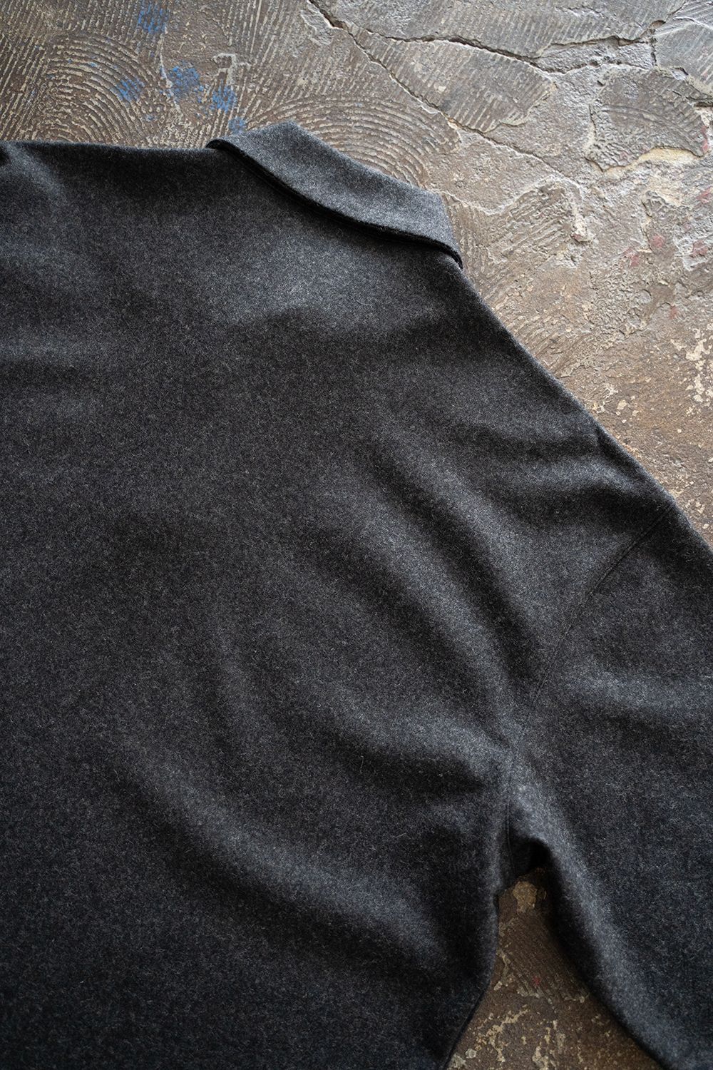 【25AW】ウール×シルクプルオーバー(CHARCOAL)