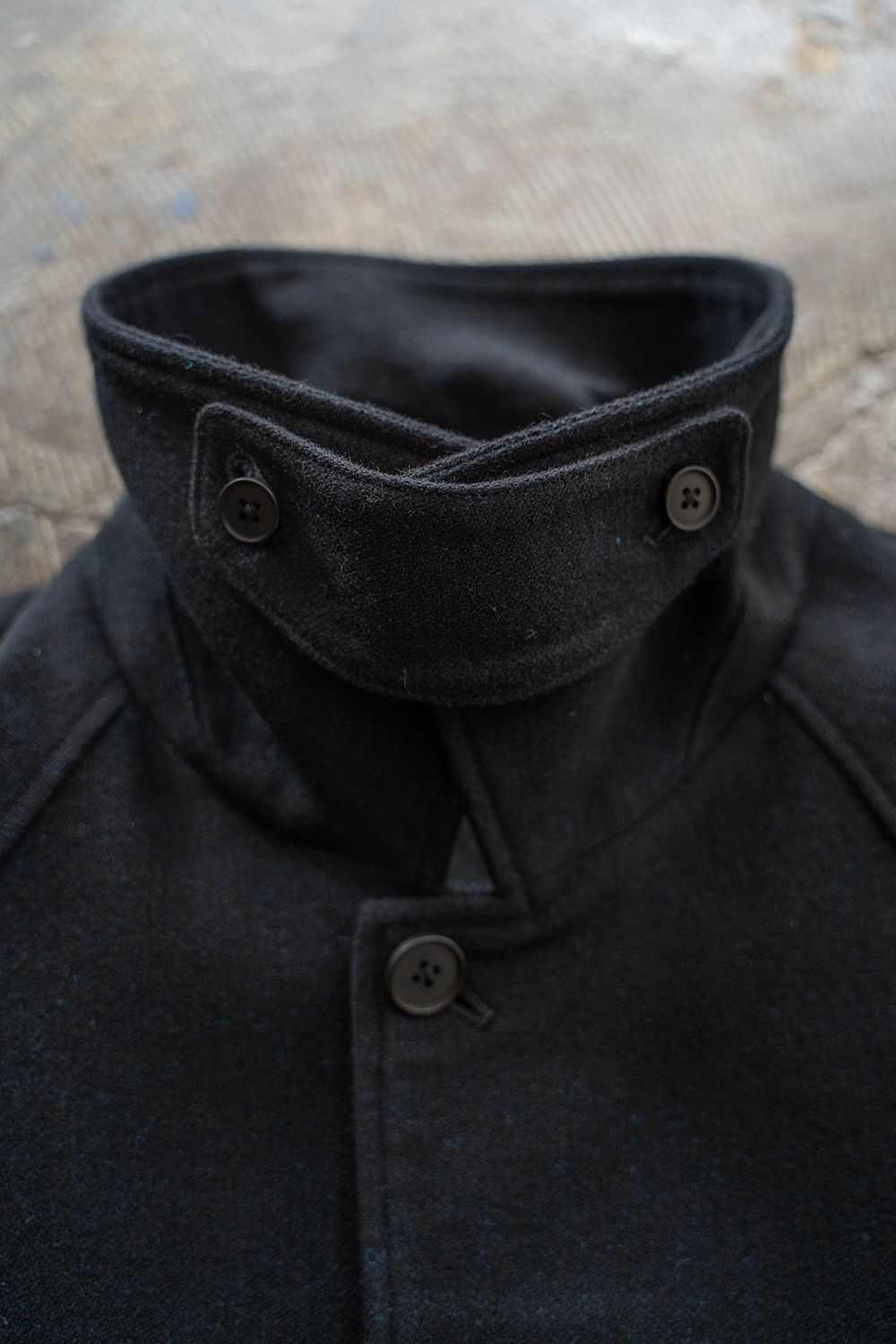 【ラスト1点】【25AW】ウール×ナイロンステンカラーコート(BLACK NAVY)