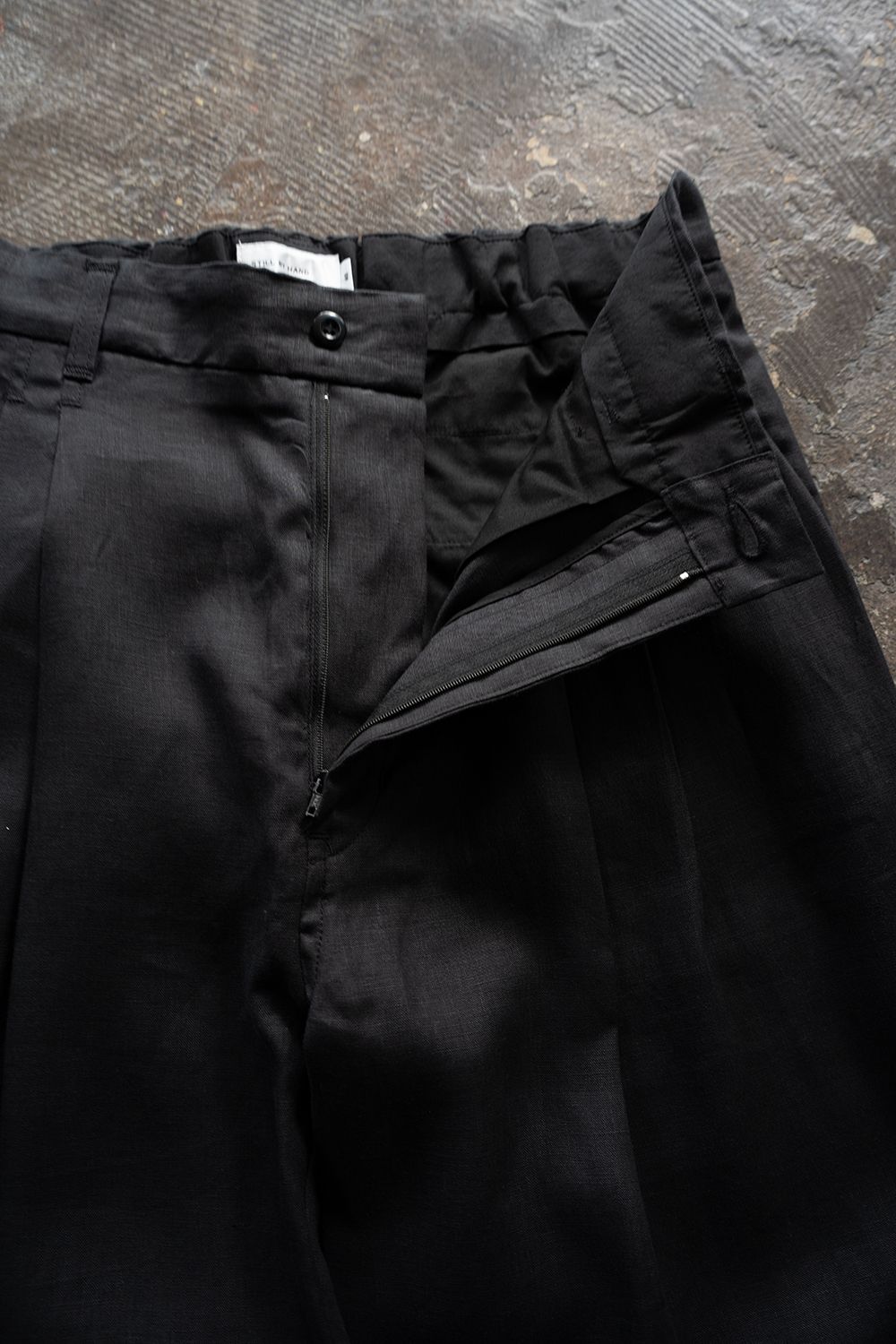 【26SS】リネン2タックテーパードパンツ(CHARCOAL)
