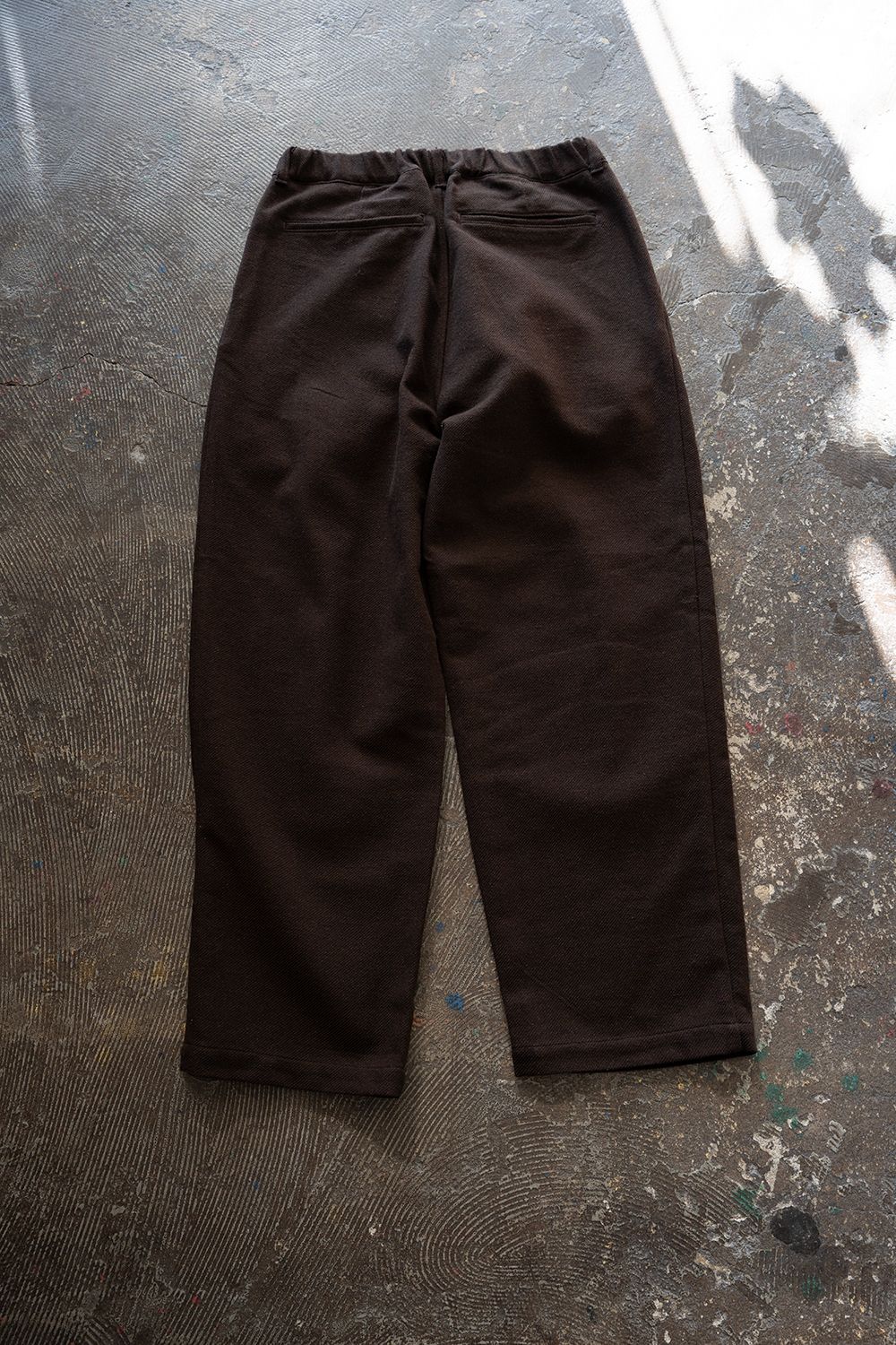 【26AW】コットン×ウールカルゼ2タックイージーパンツ(DARK BROWN)