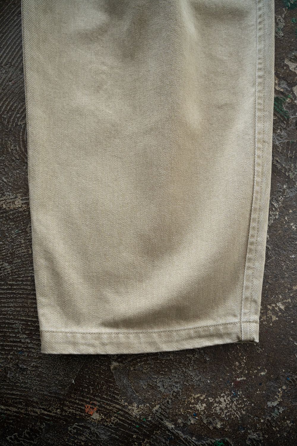 【25AW】フェードカラーデニムワンタックパンツ(BEIGE)