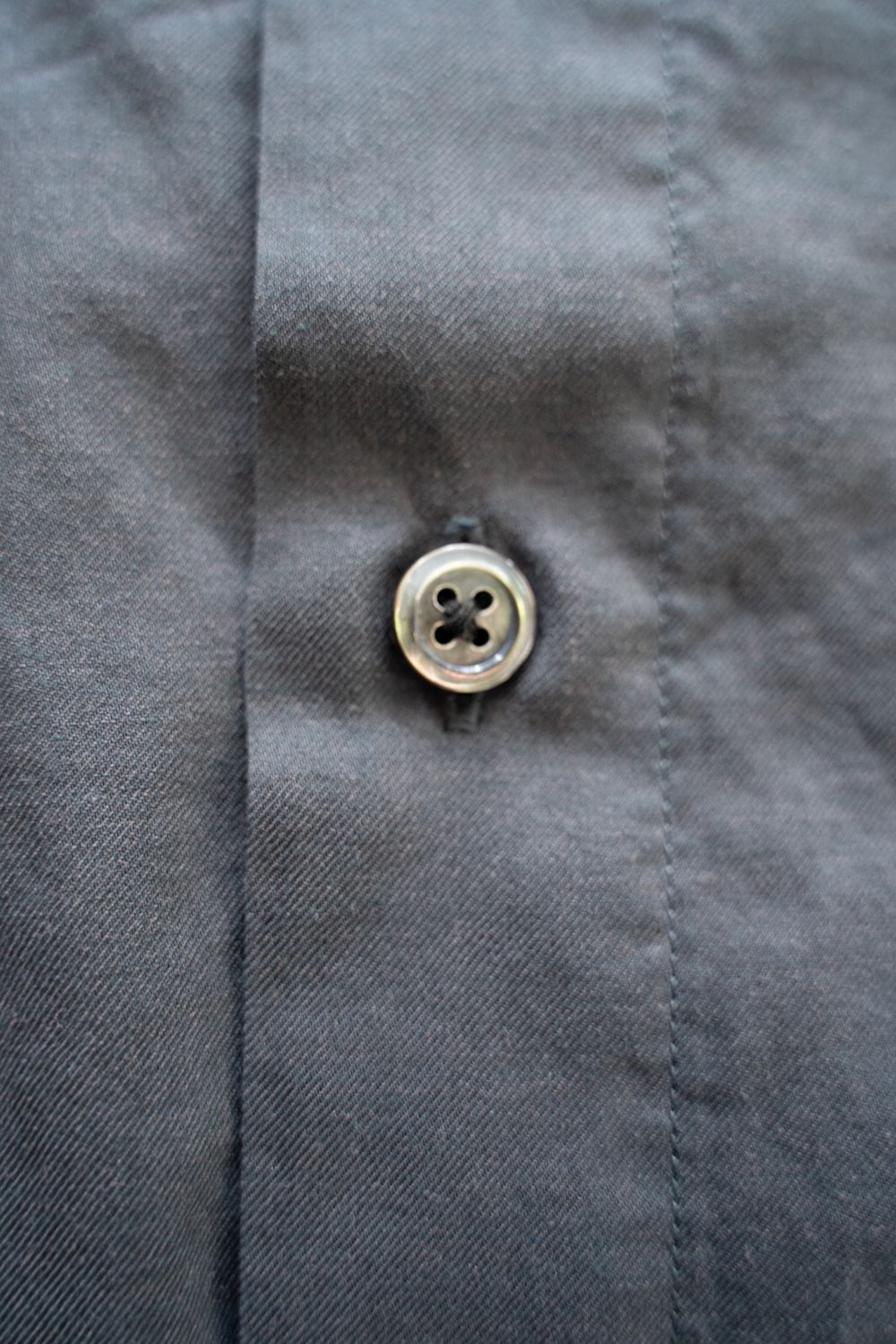 【ラスト1点】【23SS】シルク混両胸ポケットバンドカラーシャツ(CHARCOAL)