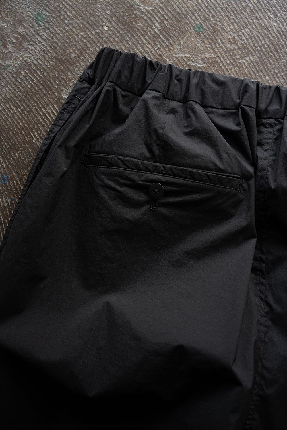 【26SS】ストレッチナイロンテーパードパンツ(BLACK)