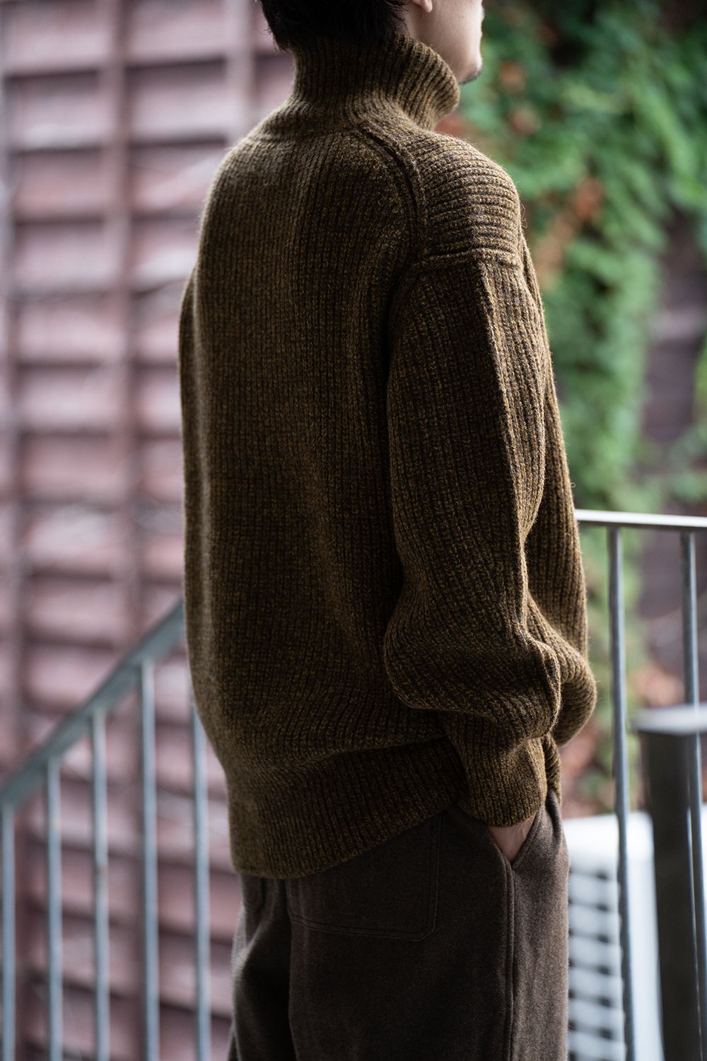 【ラスト1点】brushed yak/Shetland wool turtle neck sweater(MARRON)