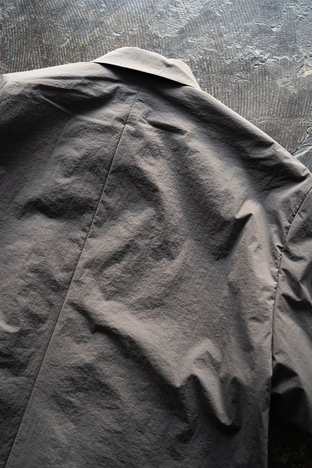 【ラスト1点】【24AW】シンサレートシャツブルゾン(CHARCOAL BROWN)