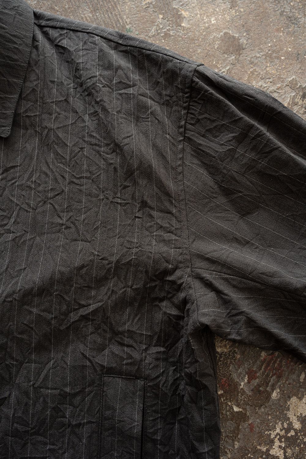【26AW】先染めポリエステルジップブルゾン(CHARCOAL)