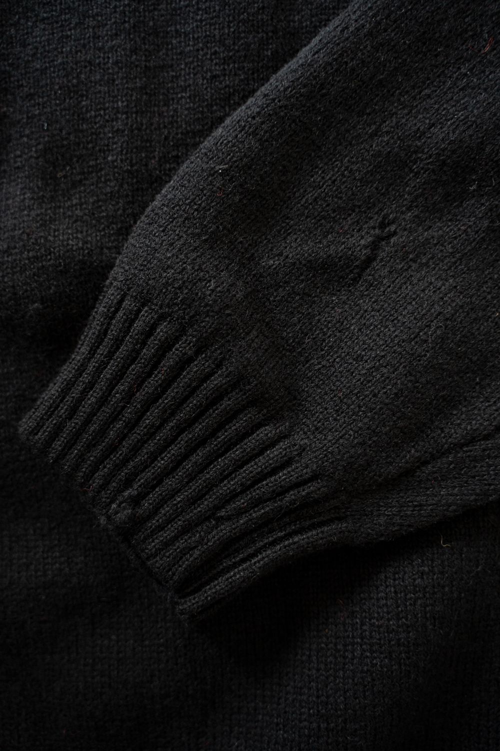 【26AW】ダメージクルーネックカーディガン(BLACK)