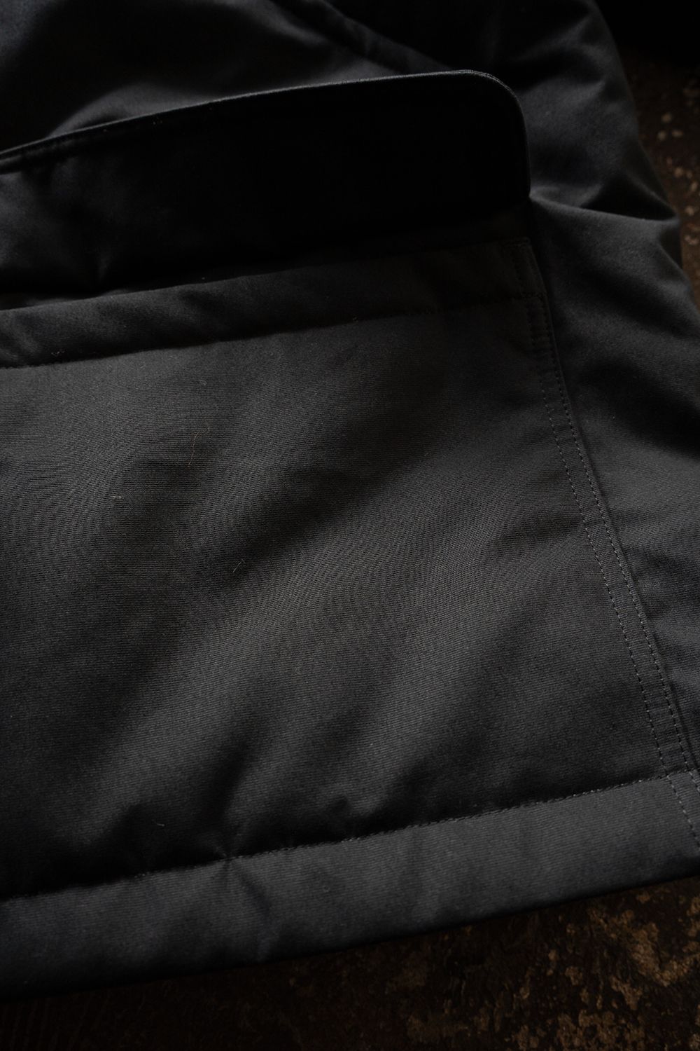 【26AW】シンサレートフーデッドブルゾン(BLACK)