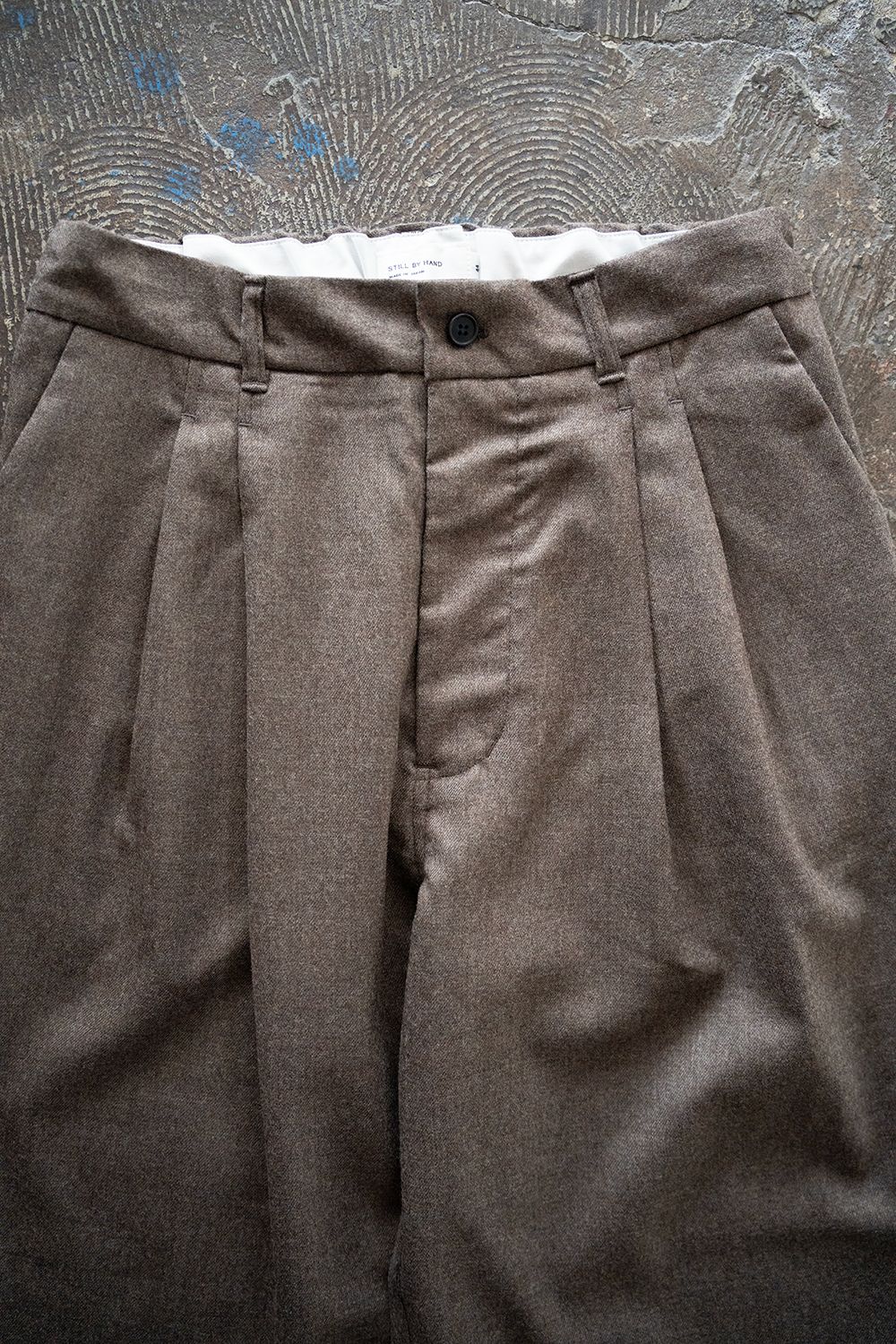 【25AW】ウールサキソニーイージースラックス(MOCHA)