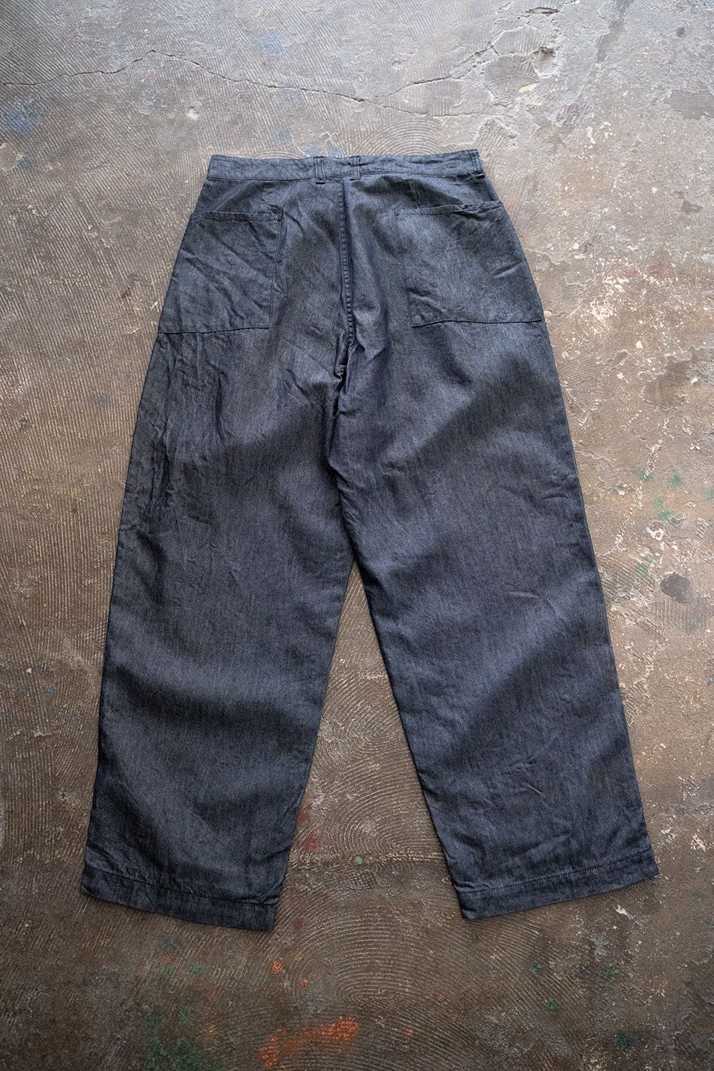 STILL BY HAND シルク混デニム ワークセットアップ STILL BY HAND 奥行きのある色合い・上品な印象のワイドデニム