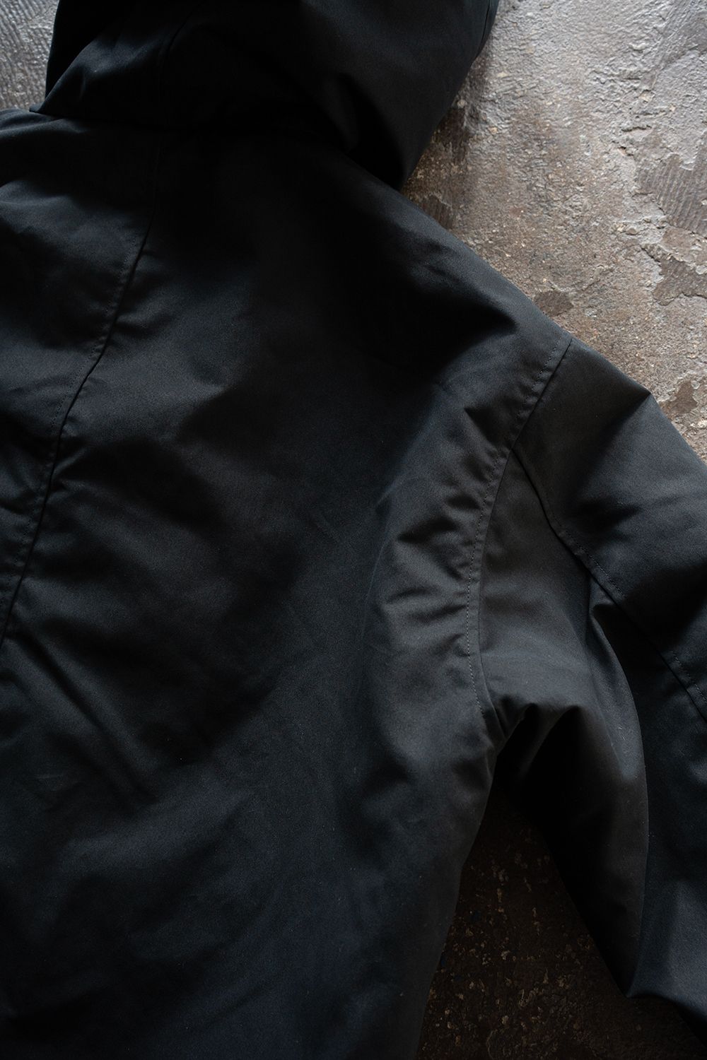 【26AW】シンサレートフーデッドブルゾン(BLACK)