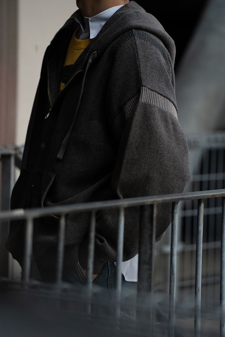 176cm、60kgの細身体型でサイズ2を着用しております。