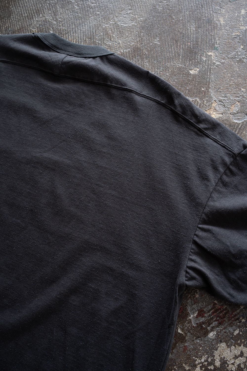 【26SS】シルクネップスプリットヨークTシャツ(CHARCOAL)