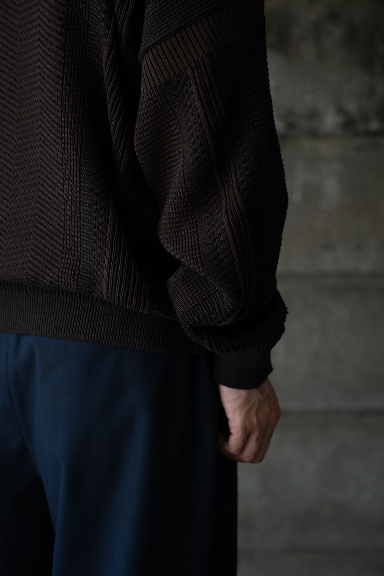 176cm,60kgの細身体型でサイズ1を着用しております。