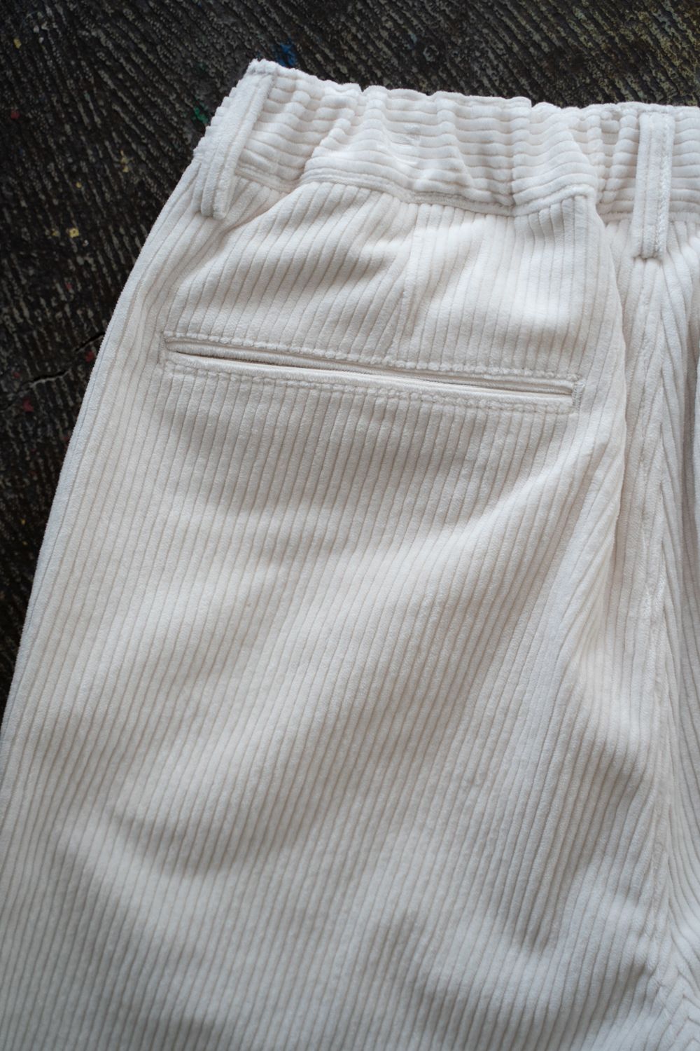 【26AW】綿×レーヨン5Wコーデュロイイージーパンツ(OFF WHITE)