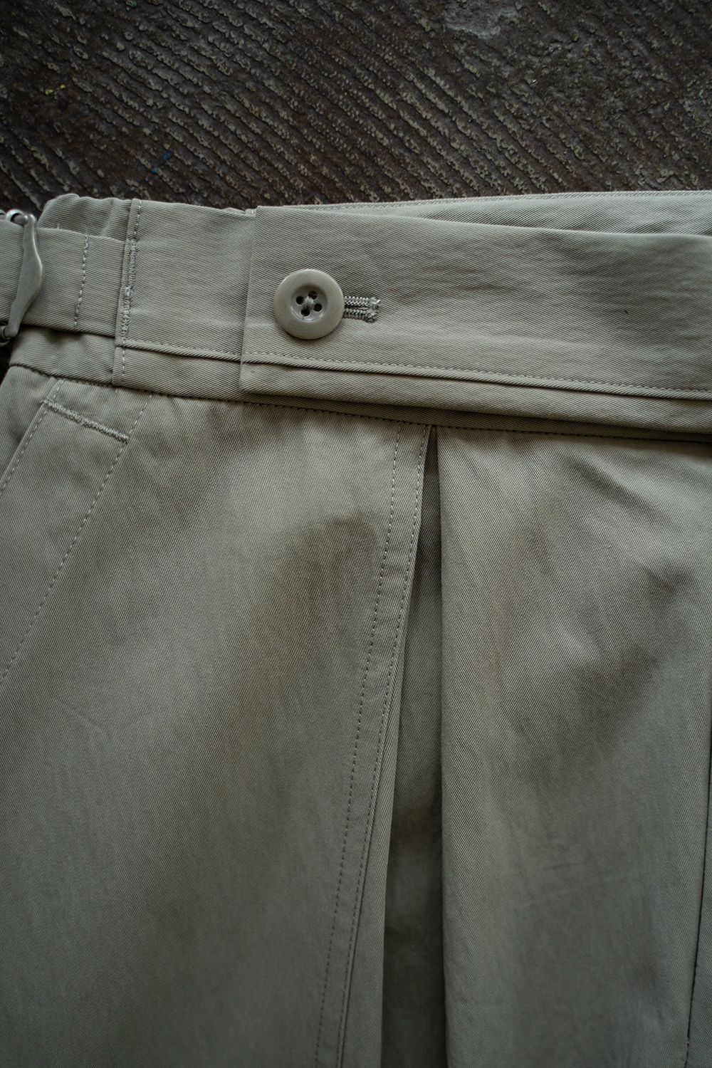 SAYATOMO - 【ラスト1点】【24SS】2-Tack Cotton Nylon Baker Pants/2タックコットンナイロンベイカーパンツ(KHAKI)  | Salty