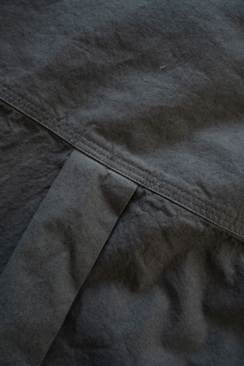 【ラスト1点】【25AW】ガーメントダイダンプシャツ(CHARCOAL)