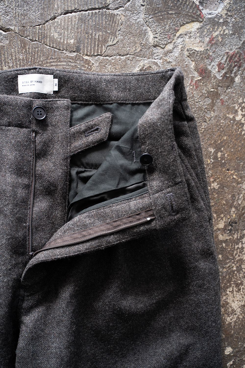 【25AW】ウール×ナイロンワンタックパンツ(BROWN CHARCOAL)
