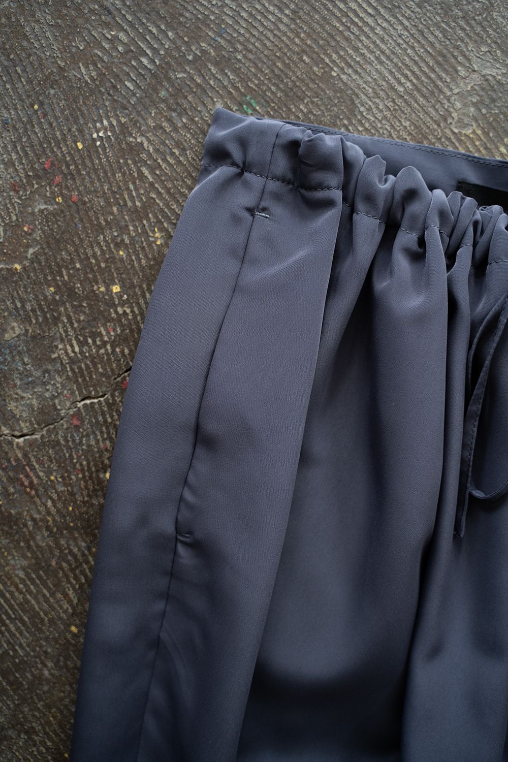 【ラスト1点】【25SS】Peached PE Gathered Pants/ピーチ加工ポリエステルギャザードパンツ(GRAY)