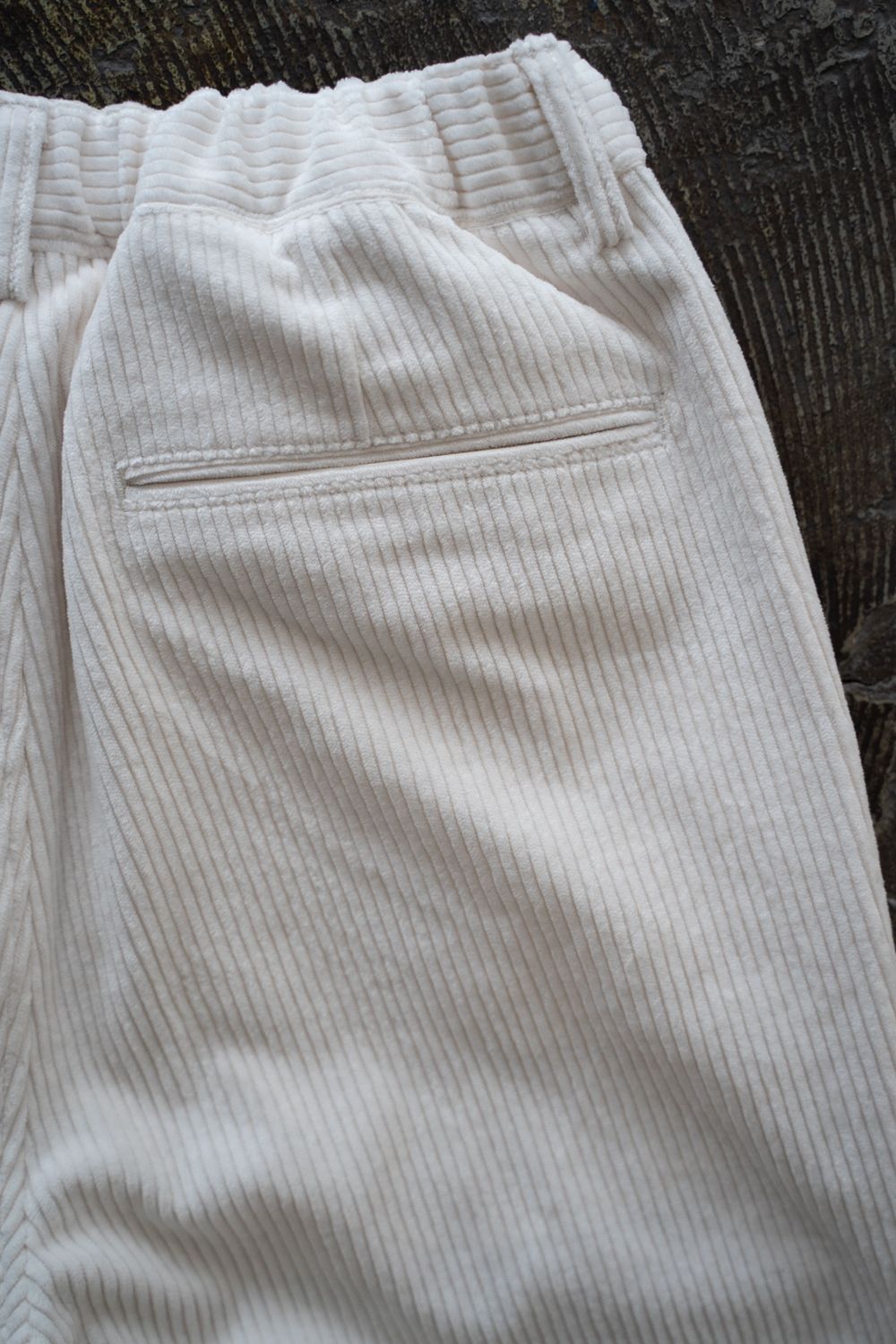 【26AW】綿×レーヨン5Wコーデュロイイージーパンツ(OFF WHITE)