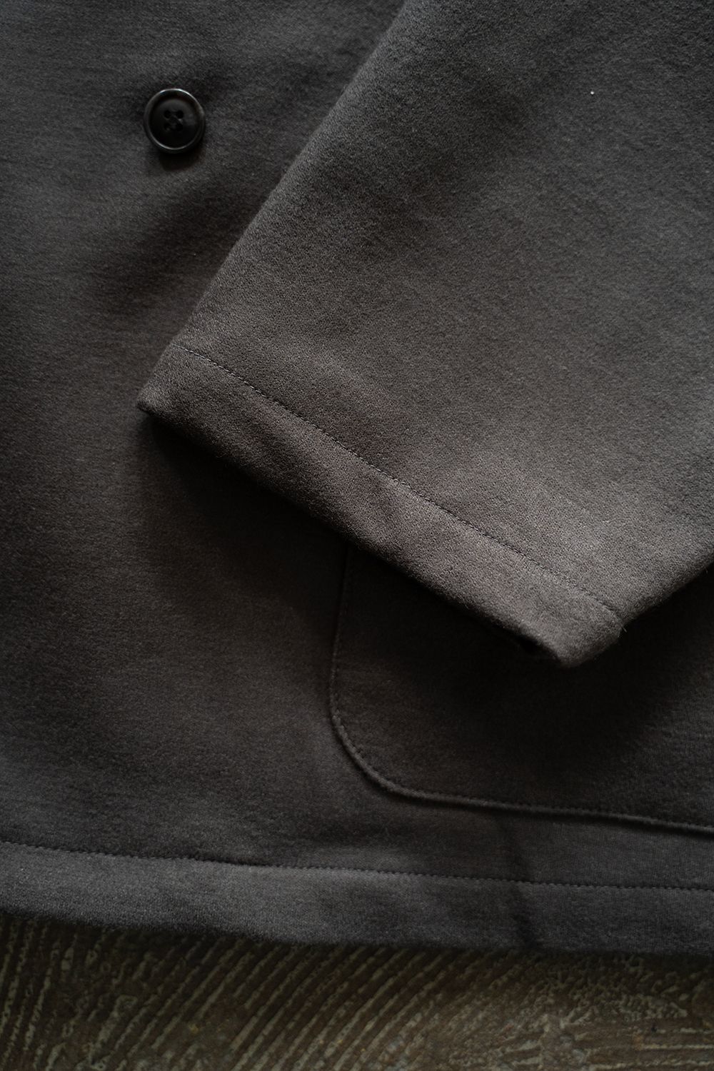 【ラスト1点】【24AW】ウールジャージーダブルジャケット(BROWN CHARCOAL)
