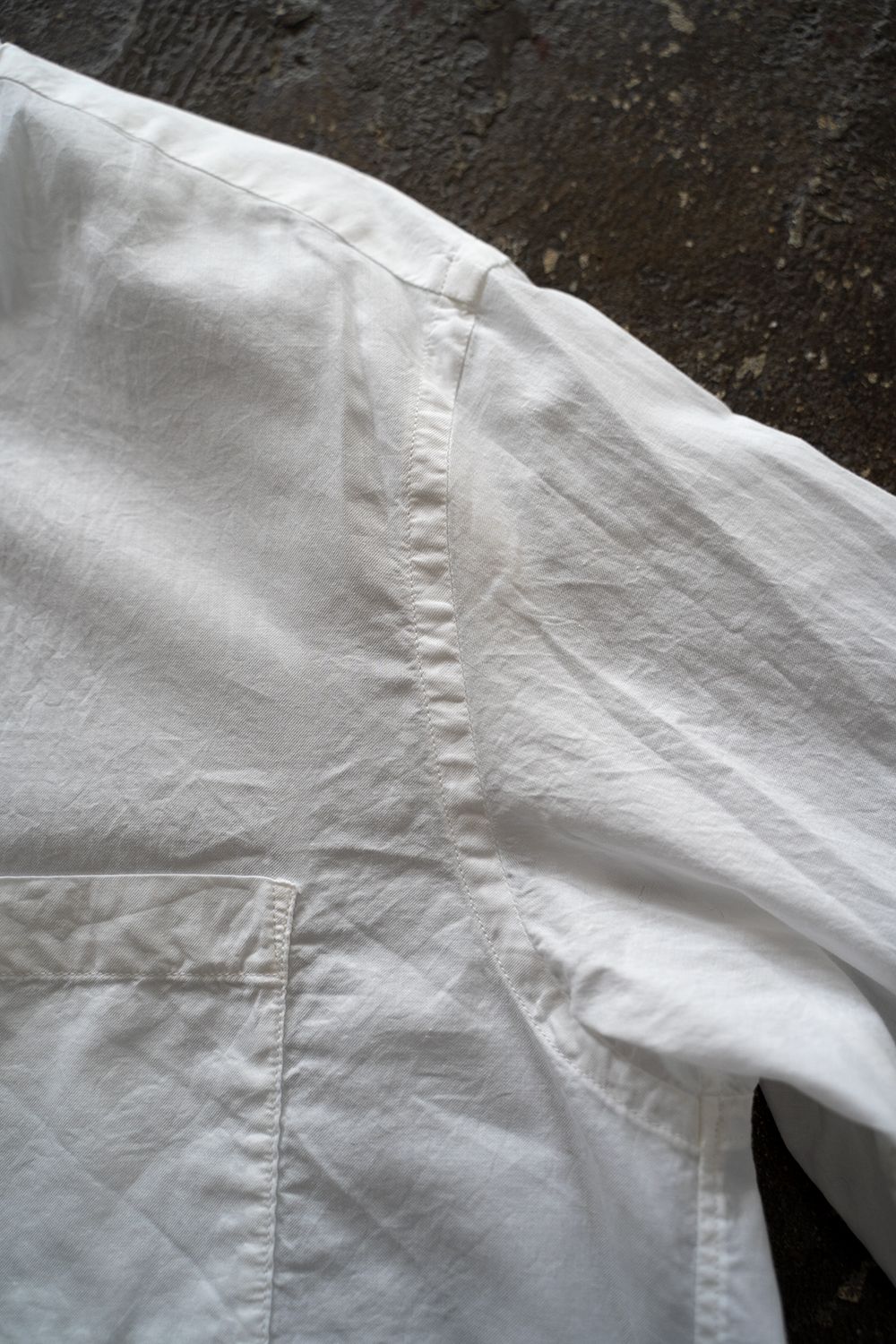 【ラスト1点】【22SS】シルク混両胸ポケットバンドカラーシャツ(WHITE)