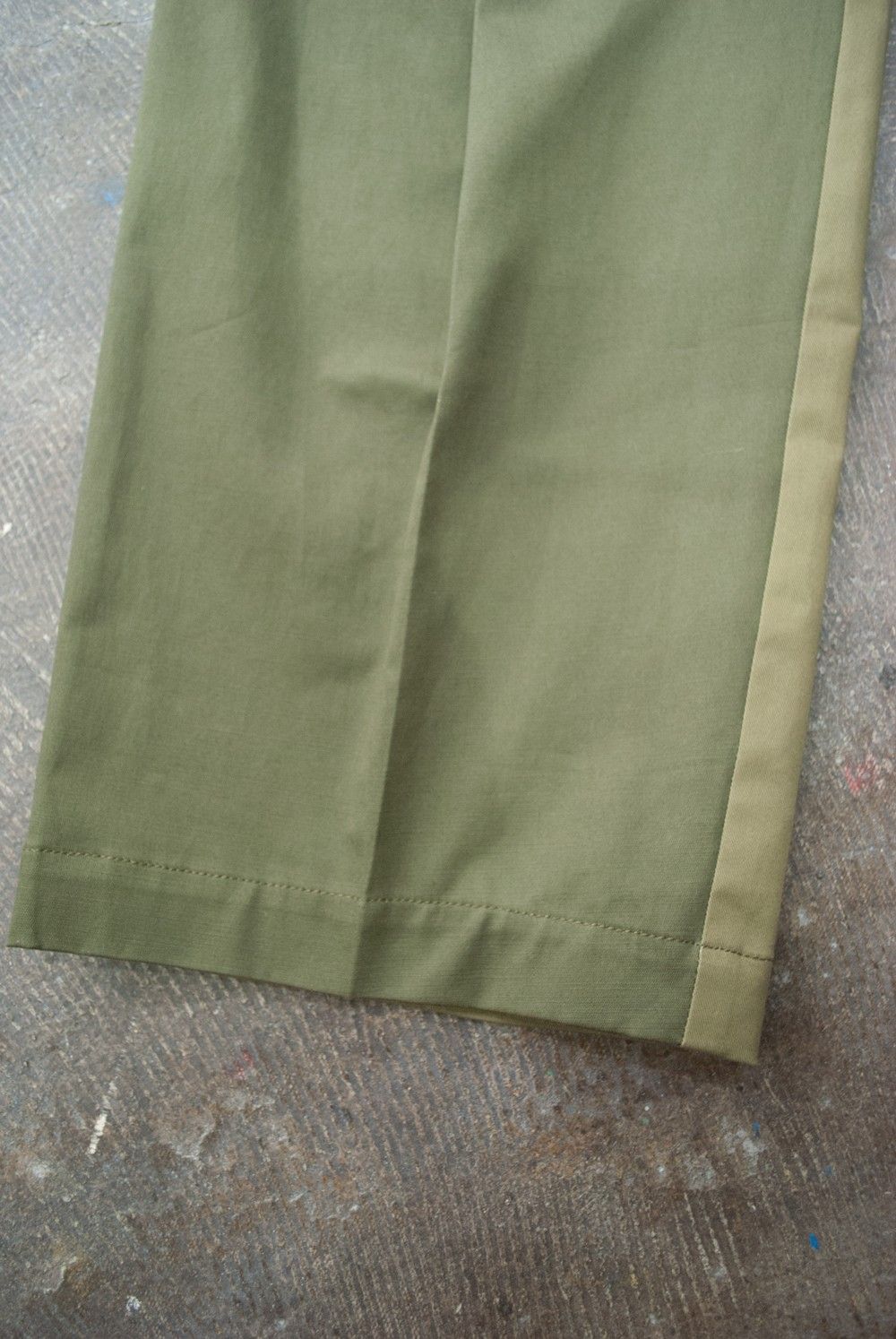 【ラスト1点】Bi Color Double Tuck Pants(KHAKI)【ユニセックス】