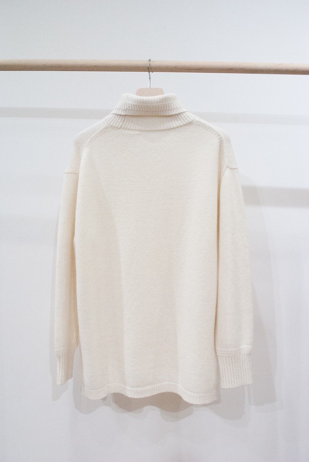 タスマニアウールタートルニット(WHITE)